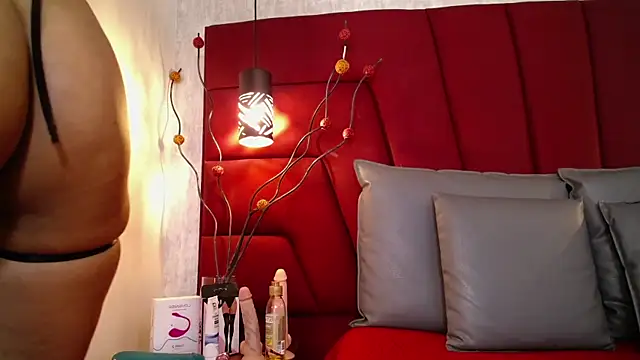 Snapshot of Alahia_Baiter chatting on January 2025 05:31:02 PM Alahia Baiter online show from January 2025 05:31:02 PM