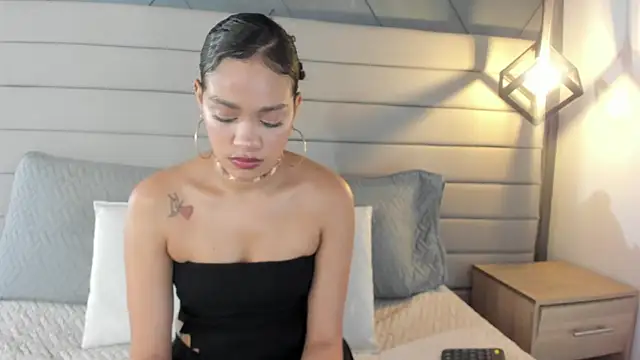 Snapshot of Alahia_Baiter chatting on March 2025 12:04:02 PM Alahia Baiter online show from March 2025 12:04:02 PM