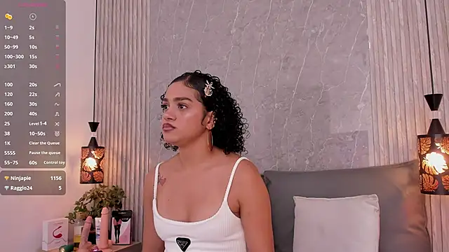 Snapshot of Alahia_Baiter chatting on January 2025 07:46:01 PM Alahia Baiter online show from January 2025 07:46:01 PM