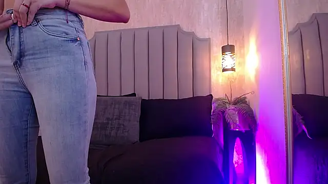 Snapshot of Alahia_Baiter chatting on February 2025 05:46:02 PM Alahia Baiter online show from February 2025 05:46:02 PM