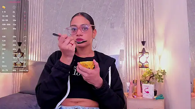 Snapshot of Alahia_Baiter chatting on January 2025 11:37:02 AM Alahia Baiter online show from January 2025 11:37:02 AM