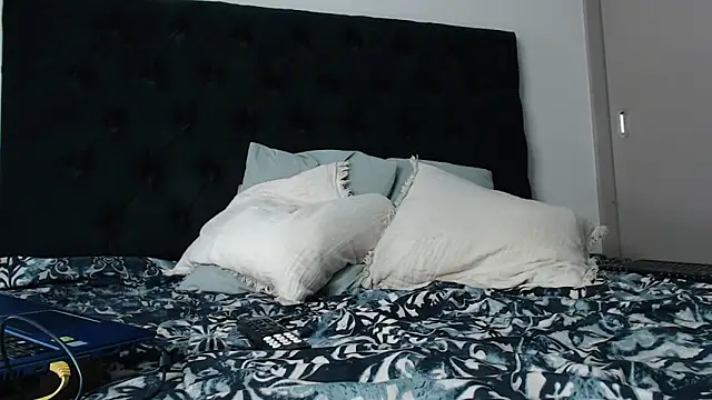 jonhklleyn online show from September 2025 08:30:02 PM