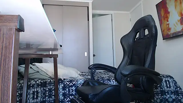 jonhklleyn online show from September 2025 07:20:01 PM