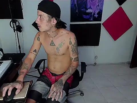 Snapshot of patrik_tattoo_ chatting on October 2025 10:40:02 PM patrik tattoo online show from October 2025 10:40:02 PM