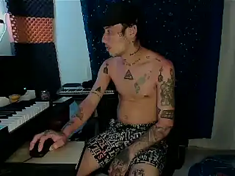 Snapshot of patrik_tattoo_ chatting on March 2025 05:14:02 AM patrik tattoo online show from March 2025 05:14:02 AM