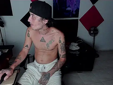 Snapshot of patrik_tattoo_ chatting on October 2025 10:42:02 PM patrik tattoo online show from October 2025 10:42:02 PM