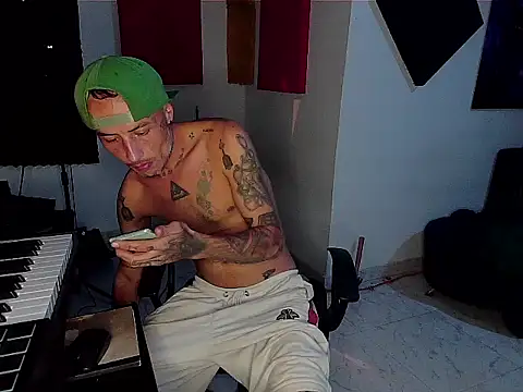 Snapshot of patrik_tattoo_ chatting on November 2025 09:24:02 AM patrik tattoo online show from November 2025 09:24:02 AM