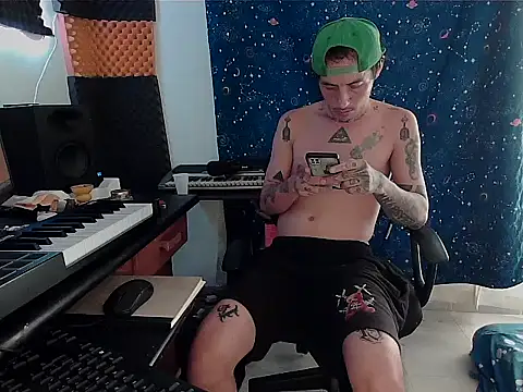 Snapshot of patrik_tattoo_ chatting on March 2025 06:13:02 PM patrik tattoo online show from March 2025 06:13:02 PM