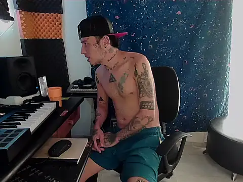 Snapshot of patrik_tattoo_ chatting on February 2025 08:00:01 PM patrik tattoo online show from February 2025 08:00:01 PM