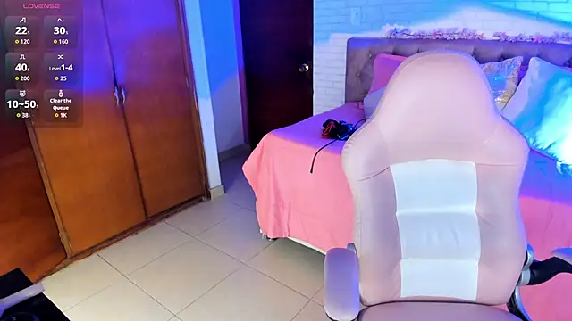 Kitty Pam online show from November 2025 08:46:01 PM