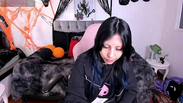 Kitty Pam online show from October 2025 02:43:02 AM