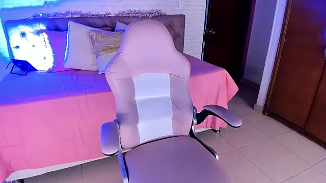 Kitty Pam online show from November 2025 07:28:01 PM