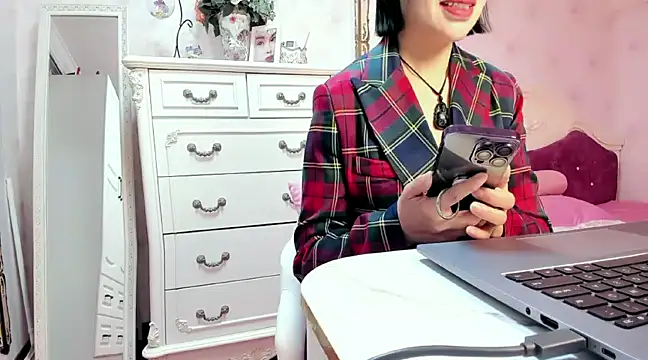 WJYD8 online show from December 2024 04:37:01 AM