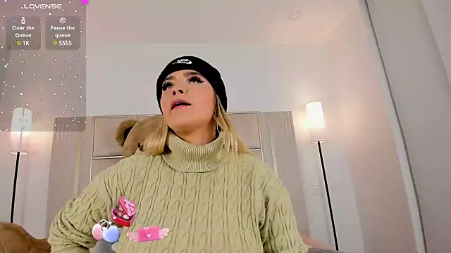 Snapshot of saraamiller_ chatting on February 2025 05:14:02 AM saraamiller online show from February 2025 05:14:02 AM