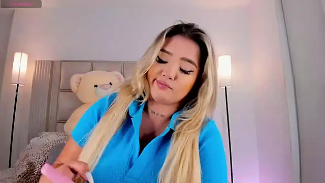 saraamiller  online show from April 2026 11:39:01 PM