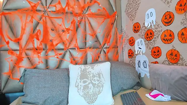 Corina Taylor  online show from November 2025 11:48:01 AM