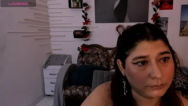 alinabozz1 online show from December 2024 03:55:01 PM