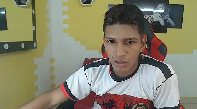 mau elixxx online show from December 2024 07:18:02 PM