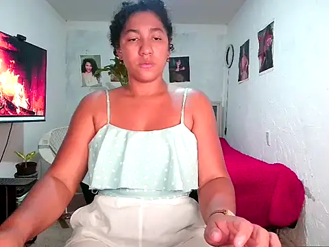 Snapshot of bellacrespalatina chatting on April 2026 07:31:02 PM bellacrespalatina online show from April 2026 07:31:02 PM