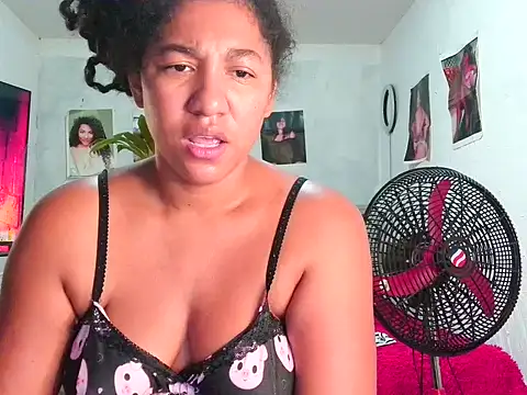 Snapshot of bellacrespalatina chatting on May 2026 06:22:02 PM bellacrespalatina online show from May 2026 06:22:02 PM