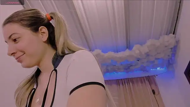 Lauu G online show from March 2025 02:27:01 AM