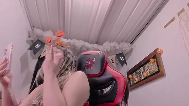 Lauu G online show from October 2025 01:49:01 AM