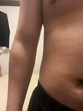 YU-KI00 online show from November 2025 11:25:02 AM