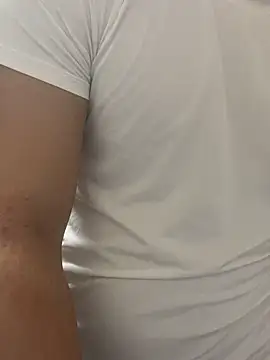 Snapshot of YU-KI00 chatting on October 2025 09:18:02 AM YU-KI00 online show from October 2025 09:18:02 AM