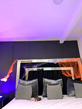 emilie xx  online show from October 2025 09:36:01 PM