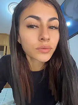 emilie xx  online show from May 2026 08:18:02 PM