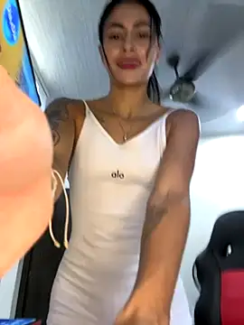 emilie xx  online show from September 2025 02:44:02 PM