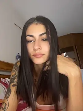 emilie xx  online show from May 2026 06:50:01 PM