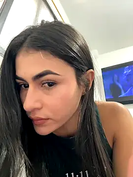 emilie xx  online show from October 2025 05:25:02 PM