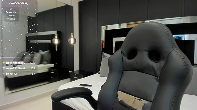 emilie xx  online show from March 2025 02:50:01 PM