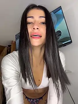 emilie xx  online show from June 2026 02:18:02 PM