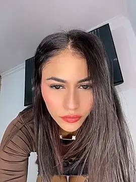 emilie xx  online show from May 2026 06:43:02 PM
