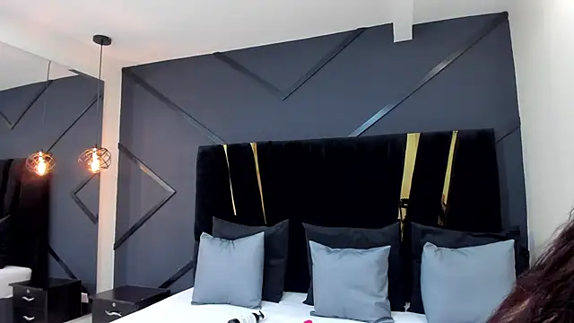 emilie xx  online show from March 2025 05:25:02 PM