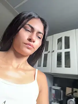 emilie xx  online show from May 2026 12:53:02 PM