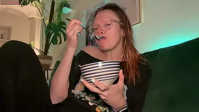 Snapshot of MelodyRoseUk chatting on March 2026 09:27:02 PM MelodyRoseUk online show from March 2026 09:27:02 PM