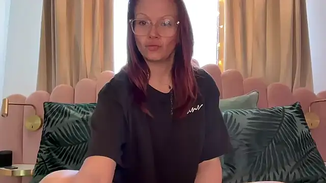 Snapshot of MelodyRoseUk chatting on March 2026 10:45:02 AM MelodyRoseUk online show from March 2026 10:45:02 AM