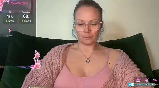 Snapshot of MelodyRoseUk chatting on February 2025 08:32:01 PM MelodyRoseUk online show from February 2025 08:32:01 PM