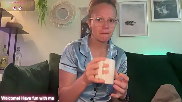 MelodyRoseUk online show from May 2026 08:54:01 AM