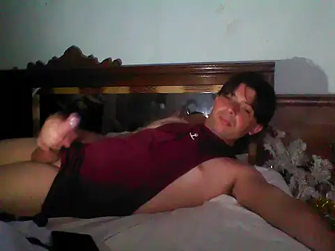 Snapshot of frank32love chatting on October 2025 04:27:01 AM frank32love online show from October 2025 04:27:01 AM