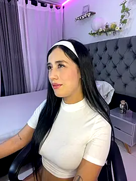 Amiirra  online show from September 2025 01:06:01 AM