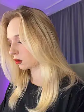 Snapshot of Eva_Millss chatting on September 2025 01:11:02 PM Eva Millss online show from September 2025 01:11:02 PM