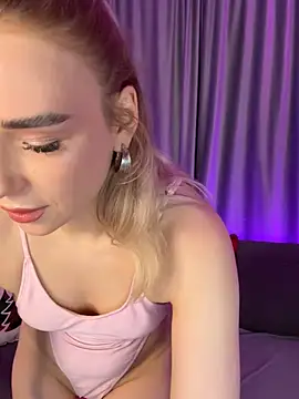 Snapshot of Eva_Millss chatting on December 2024 08:05:02 PM Eva Millss online show from December 2024 08:05:02 PM