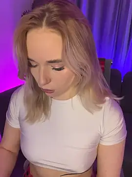 Snapshot of Eva_Millss chatting on December 2024 01:06:02 PM Eva Millss online show from December 2024 01:06:02 PM