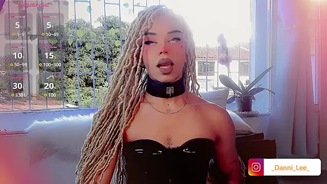 Snapshot of DanniLee_ chatting on October 2025 09:04:02 PM DanniLee online show from October 2025 09:04:02 PM