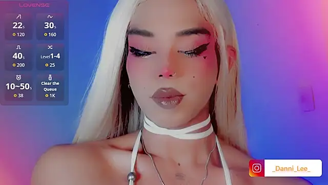 Snapshot of DanniLee_ chatting on November 2025 10:43:02 PM DanniLee online show from November 2025 10:43:02 PM