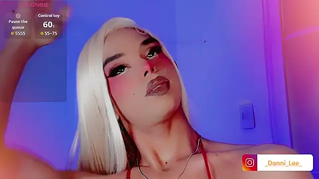 Snapshot of DanniLee_ chatting on November 2025 10:10:01 PM DanniLee online show from November 2025 10:10:01 PM